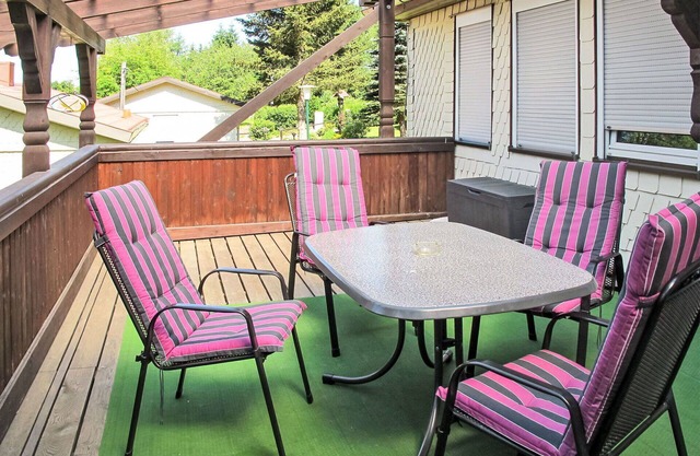 Nice apartment in villa for 4 guests with WIFI, TV and patio