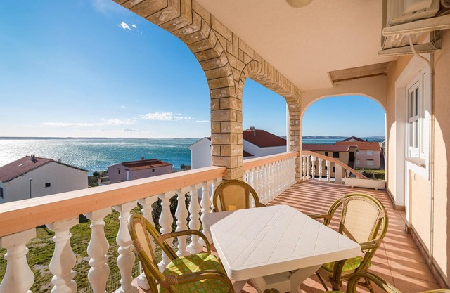 Nice apartment in Rtina with WiFi