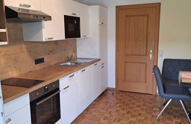 Nice apartment in villa for 4 guests with WIFI, TV and balcony