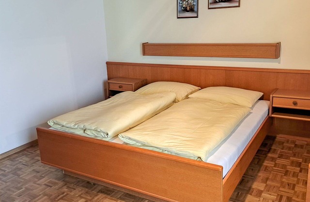 Nice apartment in villa for 5 guests with WIFI, TV and balcony