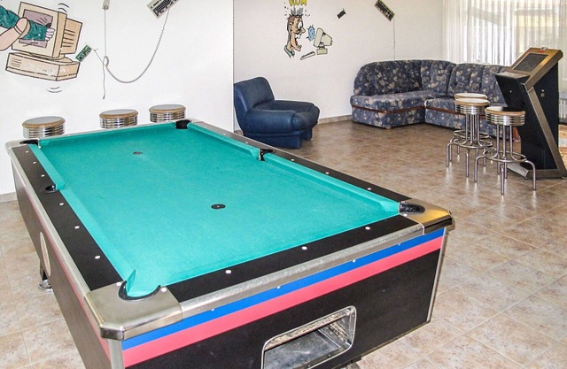 Nice apartment in villa for 6 guests with pool, TV and terrace