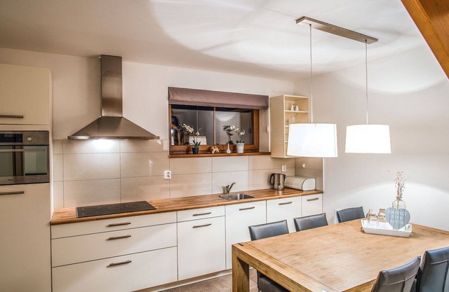 Nice apartment in villa for 5 people with WIFI, TV, terrace and pets allowed