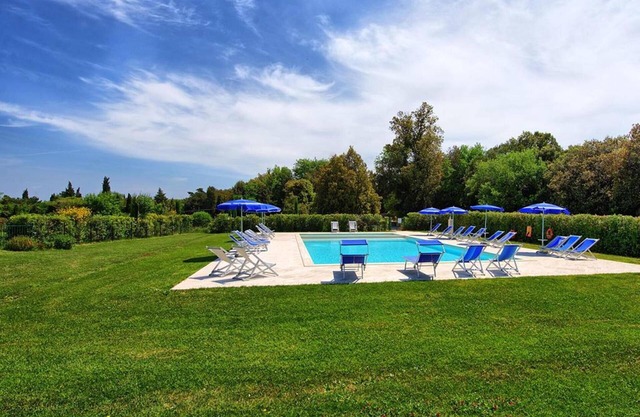 Nice apartment in villa with A/C, pool, WIFI, TV, veranda, panoramic view, close to San Gimignano