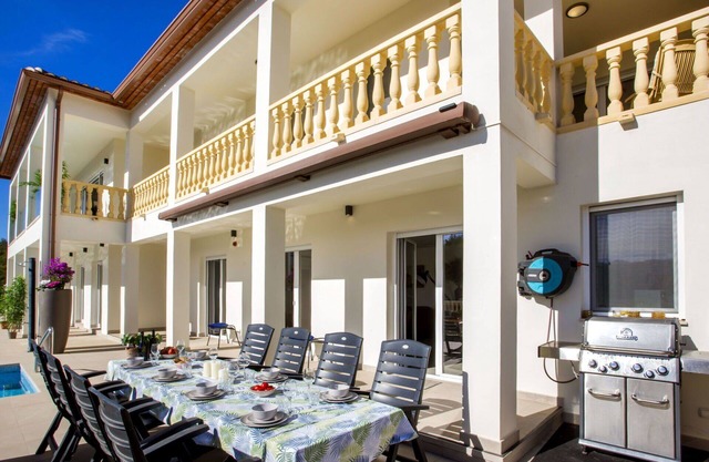 Nice apartment in villa with A/C, private pool, WIFI, TV, patio, pets allowed and panoramic view