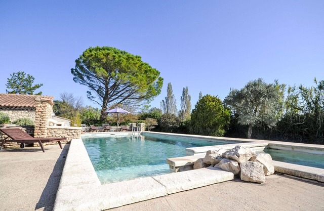 Nice apartment in villa for 4 guests with pool, WIFI, TV, terrace and parking