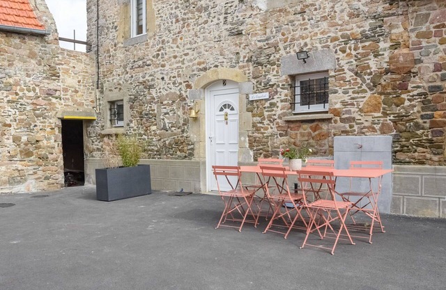 Nice apartment in villa for 4 people with WIFI and pets allowed