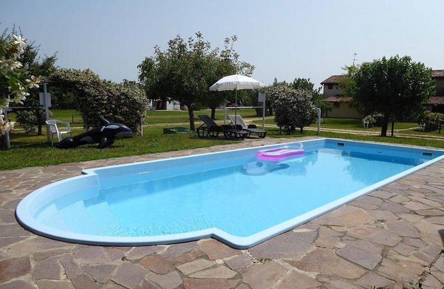 Nice apartment in villa for 6 people with A/C, WIFI, pool, TV, terrace and pets allowed