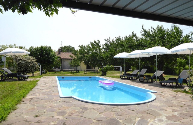 Nice apartment in villa for 4 guests with pool, A/C, WIFI, patio and parking