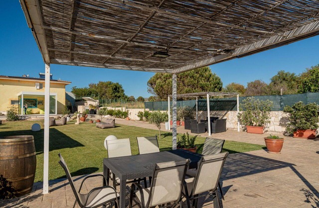 Nice apartment in villa for 11 people with A/C, WIFI, pool, TV, patio and pets allowed