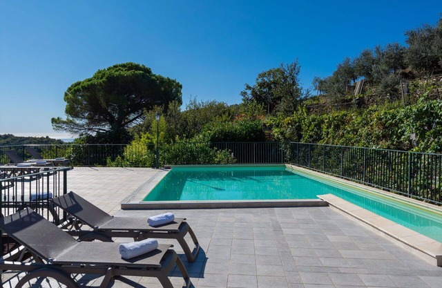 Nice apartment for 4 guests with WIFI, pool, hot tub, TV and patio