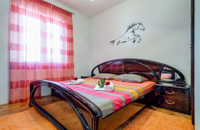 Nice apartment with a large garden and BBQ between Split and Trogir