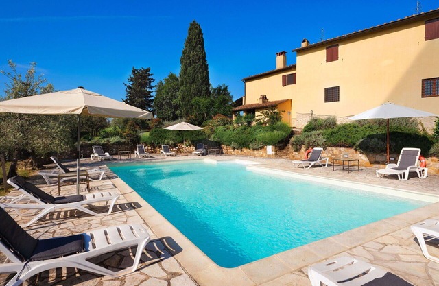 Nice apartment with WIFI, pool, A/C, TV, pets allowed, panoramic view, close to Greve In Chianti