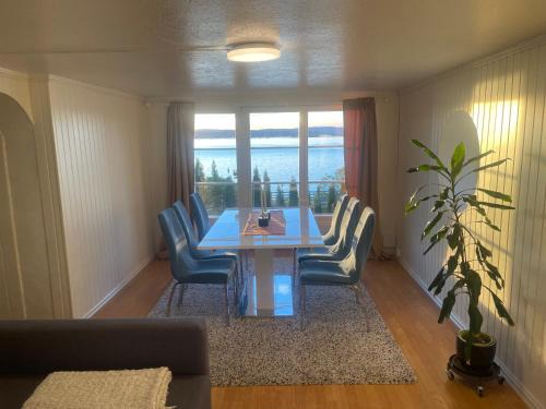 Nice Family Friendly apartment 2 bed Rooms with sea view located in Nordstrand for 5 guests with a garden and grill with sea view just beside the apartment