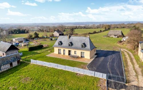 Nice Home In Saint-Samson-De-La-Roq