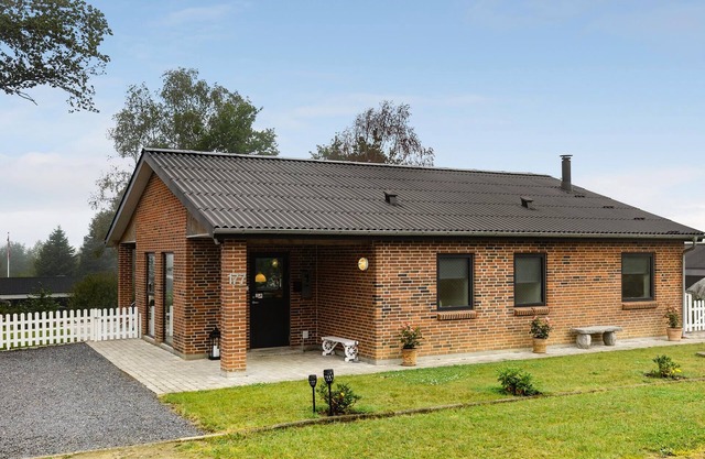 Nice home in Fårvang with outdoor swimming pool