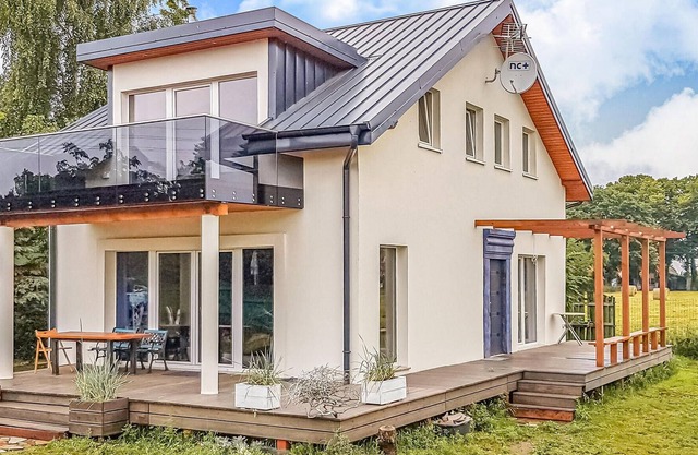 Nice Home in Nowe Warpno With 4 Bedrooms and Wifi