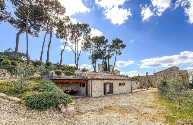 Nice home in Petroro with WiFi