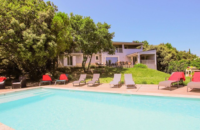 Nice home in Suze-La-Rousse with WiFi