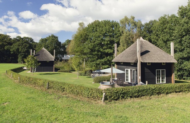 Nice house with or without hot tub, near a river