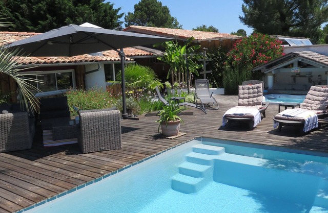 Nice little new house, fisherman's hut style, heated pool and jacuzzi