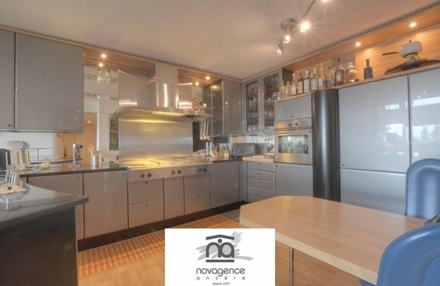 Nice renovated duplex apartment in the centre of the resort. This flat is close to shops, restaurant
