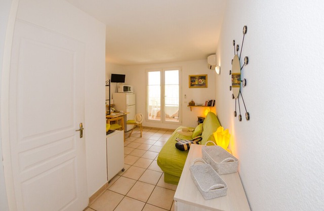 Nice studio 2 pers 250 meters from the BEACH with HEATED POOL & TENNIS (101)