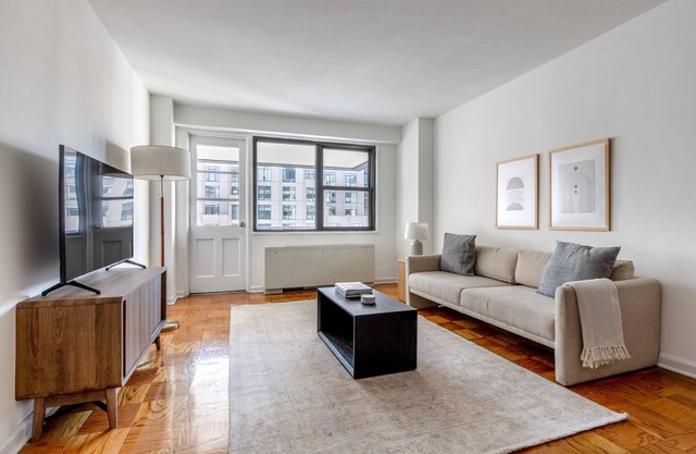 Nice UES 1BR w/Gym & pool, by Blueground