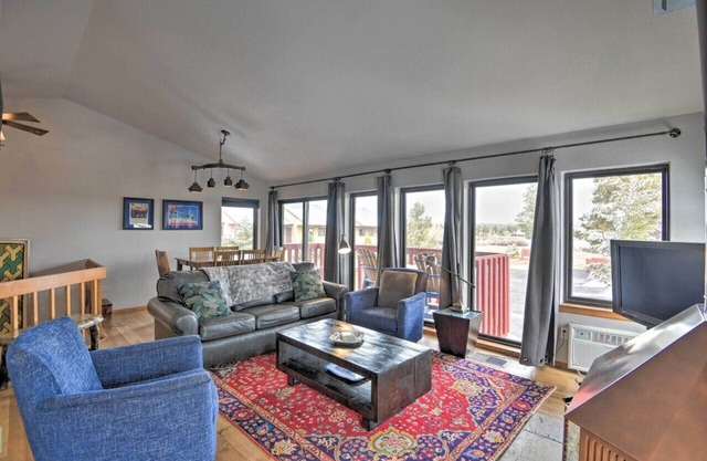 Nicely renovated two bedroom 2 bath Condo with Lake and Mountain Views!