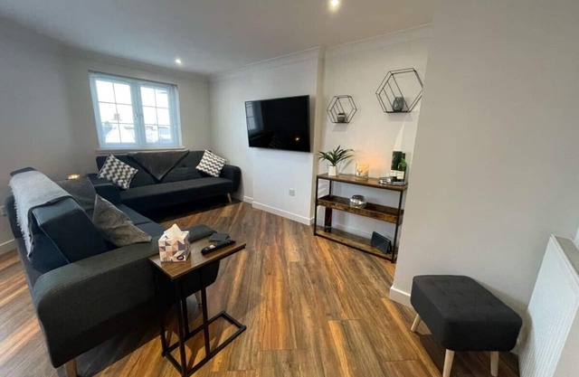 Niche View - Stunning 2 bedroom apartment Irvine