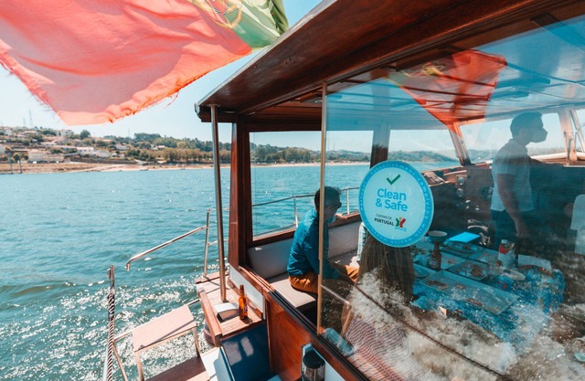 Night on Board Chris-Craft Douro Experience