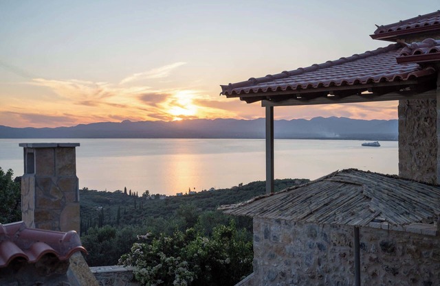 Niki's Tower - Exclusive Serene Seaview Stone Gem