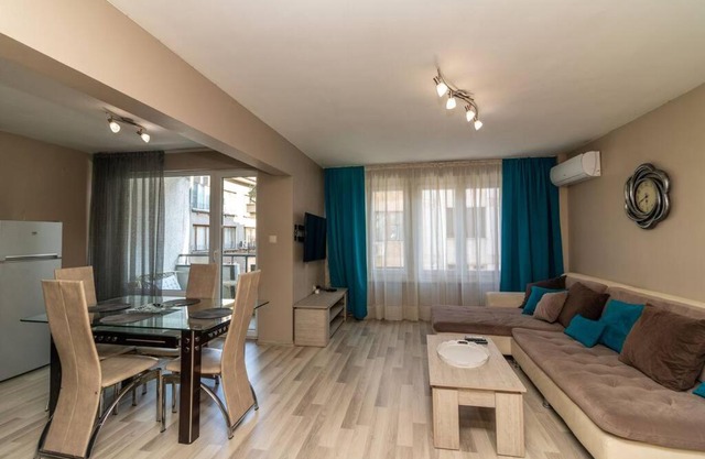 Niko's 2 Bedroom Central Apartment