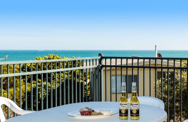 Ninettas View - Budget beachside accommodation