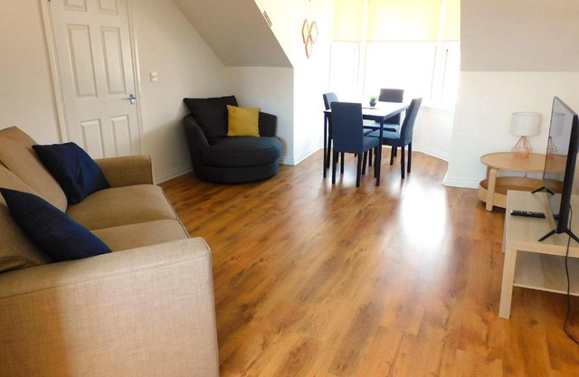 No 11 - Contemporary 2 Bedroom Apartment in Lanark Town Centre