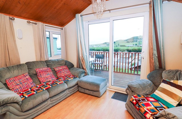 NO 7, pet friendly, with pool in Aberystwyth
