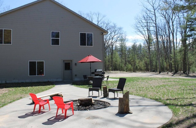 No Bad Days Up North! (Very Secluded and Near Torch Lake)
