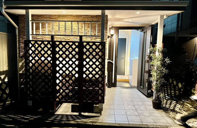 No need to climb stairs because it is on the first floor! 7 minutes to the station! Spacious and ideal for families and friends traveling together