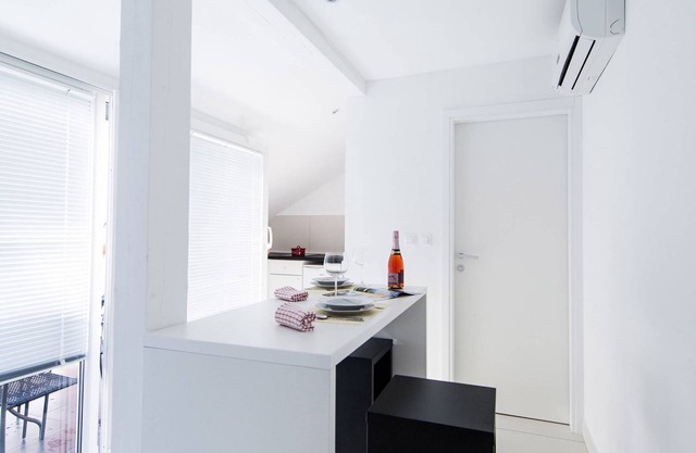 No5 Town-view Attic Studio