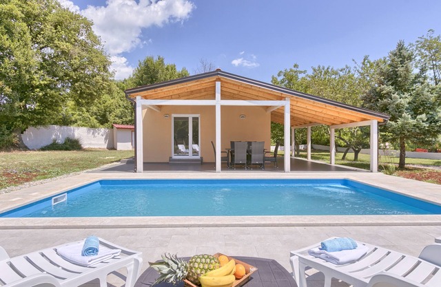 Noelene - Cozy house, Private Pool, BBQ, Quiet area, Privacy