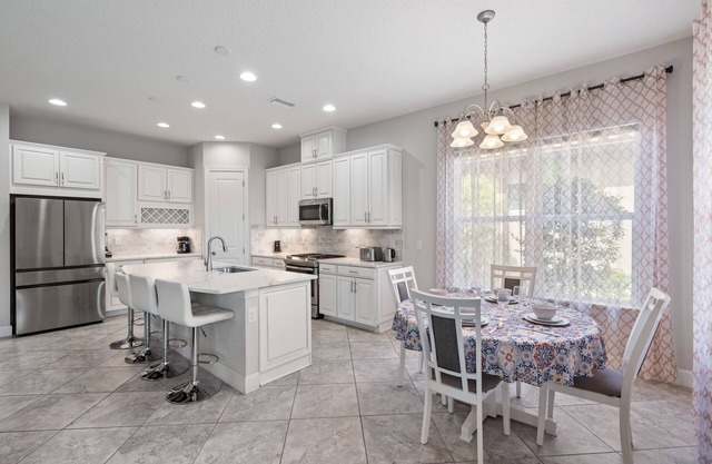 Nokomis Retreat with Heated Community Pool, Tennis, Pickleball & 3 Ensuite BR
