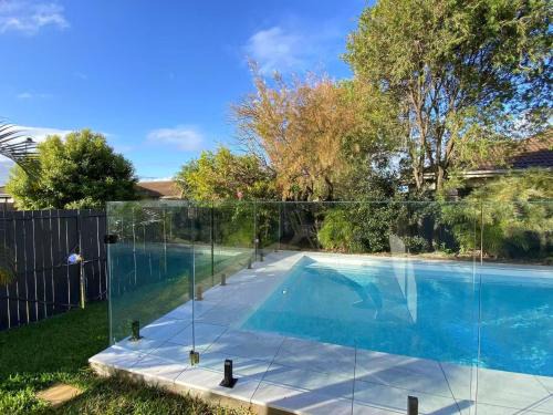 Nora Poolhouse Oasis, 4-beds house, North Lakes