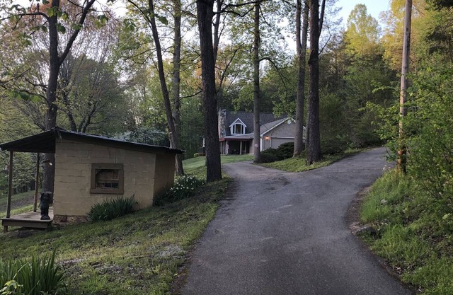 NORRIS LAKE FRONT RENTALS : CAMP RUN A MUK-LAKE FRONT & A GREAT LOCATION