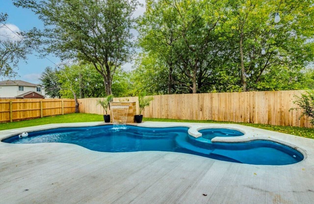 North ATX Paradise Oasis pool w/Hot Tub 4BR 2.5BA