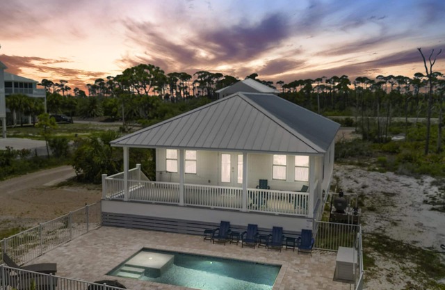 North Cape Gem| Pool | Pet-Friendly| 3 Min Walk to Beach | Grill