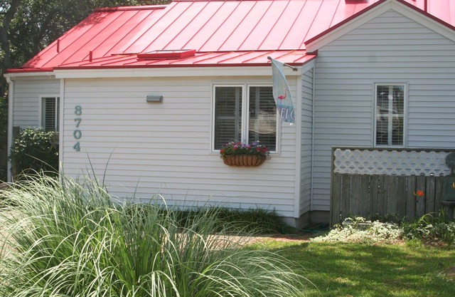 NORTH END! Flamingo Cottage - 1 block to beach, all linens, excellent reviews!