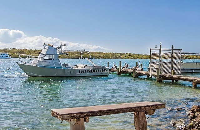 NORTH FACING QUEENSLANDER, STONES THROW TO THE RIVER