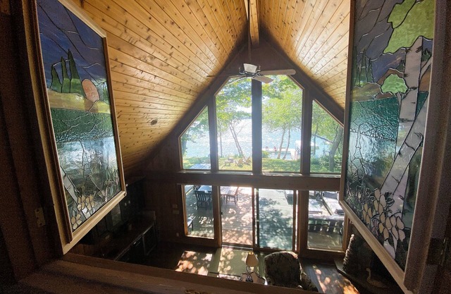 North Lake Leelanau Waterfront close to Leland Hot Tub, Sunsets!
