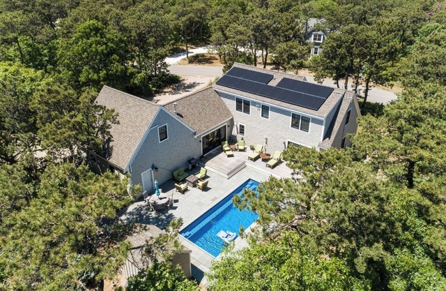 North Truro - Tax Free! Heated inground pool. Walk to bus. Central A/C.