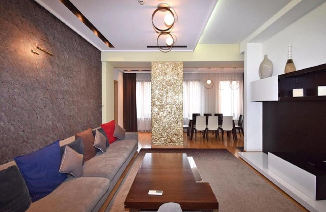 Northern Avenue - Teryan crossroads 3bedroom Grand Duplex TT444