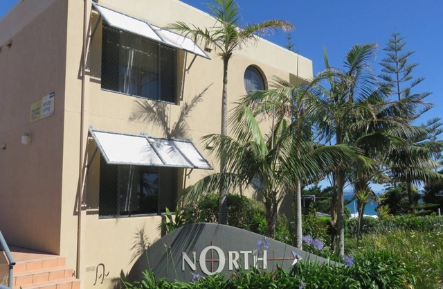 NORTHPOINT UNIT 7 - BEAUTIFUL VIEWS & 100 METRES TO BEACH
